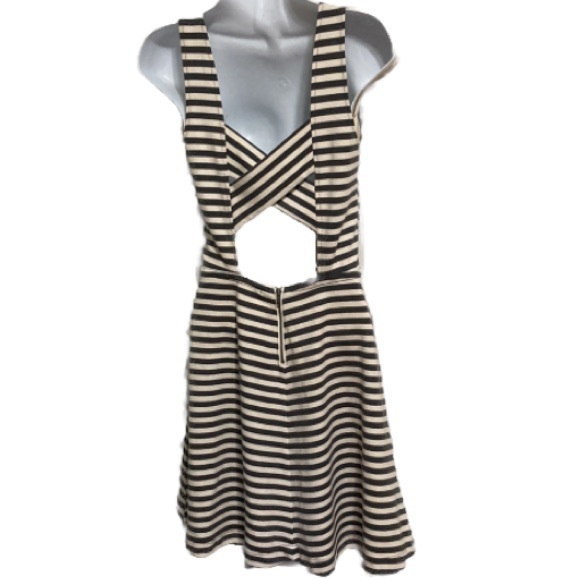 AMERICAN EAGLE OUTFITTERS Cross Back Striped Skater Dress Womens Size 4 - Picture 4 of 15